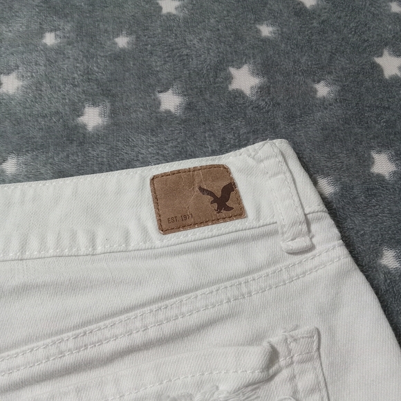 White American Eagle Distressed Shorts Size 6 - Picture 4 of 7